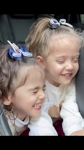 الله يشفي كتاليا يارب ويخليها لتوأمها ماريا والله لايفرقهم عن بعض ويبعد عنهم كل شر😔🥹❣️..#كتاليا_زلزلي #ماريا_زلزلي #تصاميم_فيديوهات🎵🎤🎬 #fyp #mariacataleya 