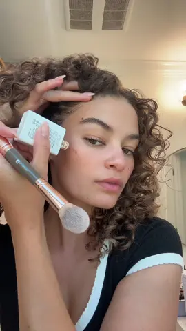 These @Drunk Elephant bronzing drops will forever be my favorite step to my everyday makeup routine 🤎✨  #makeup #getreadywithme #goingout #everyday #drunkelephantskincare 