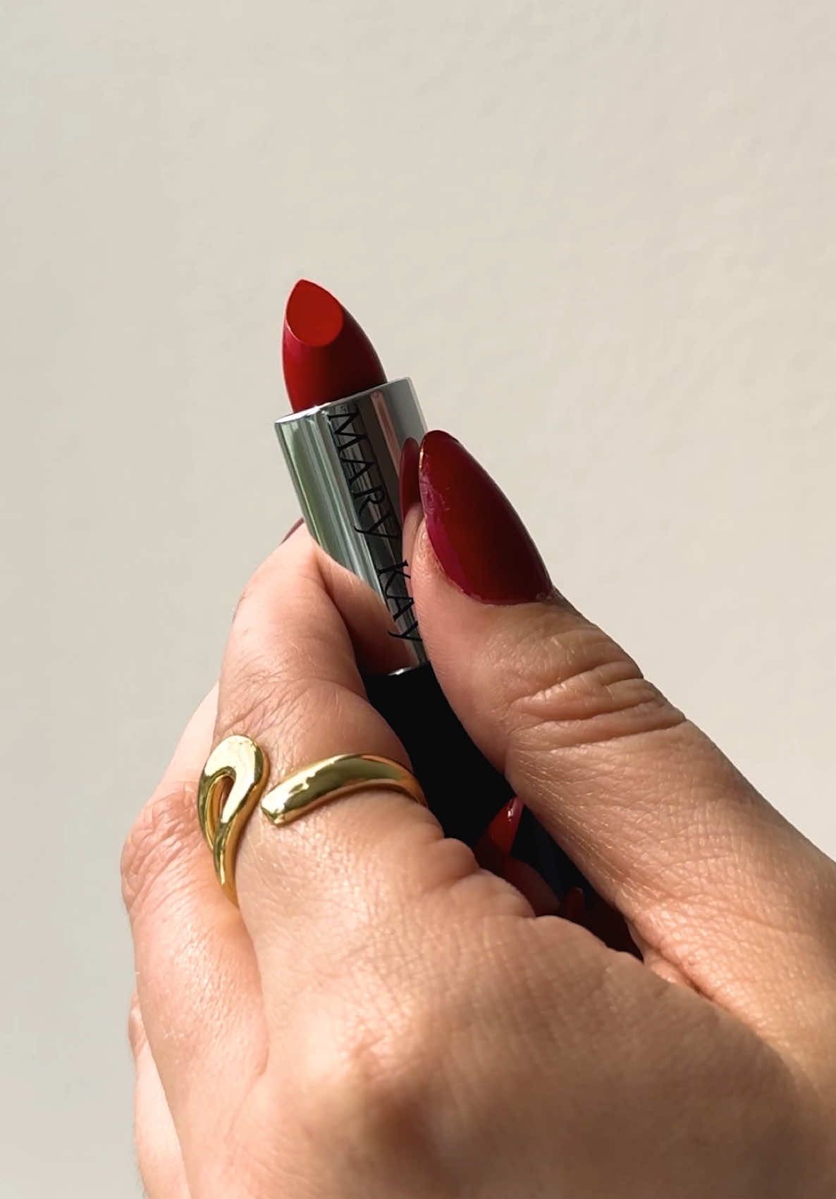 Loving him *is* red (Mary Kay’s version)💋