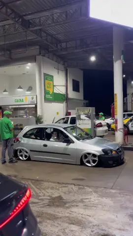 Aquela cena meio de posto📽️😍🩶 #carrobaixo #explorer #celta #rebaixados #postodecombustível 