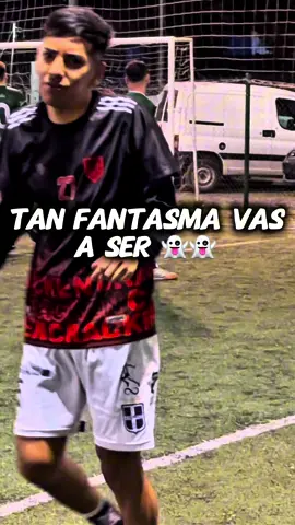 NO LE GUSTÓ QUE LE GRITEN EL GOL Y SE LA BOCONEO AL DE AFUERA 😬😳  #cracken #erik #futbol⚽️ #erikolivera #partido 