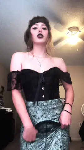 Anyone know how to get it tighter 😭 I used up at the string.