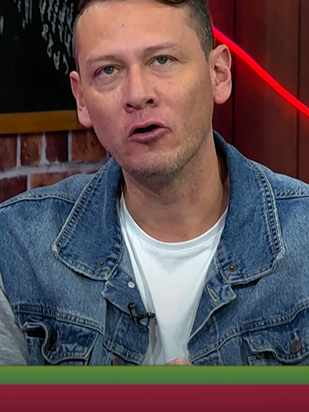 En 2008, Diego Penny dio el salto al fútbol inglés al fichar por el Burnley FC, convirtiéndose en uno de los pocos arqueros peruanos en jugar en Europa. Actualmente, el Burnley FC disputa la Premier League y tiene entre sus filas al jugador de la selección peruana, Oliver Sonne. #BurnleyFC #OliverSonne #DiegoPenny #DiegoRebagliati #PremiereLeague #AlÁngulo