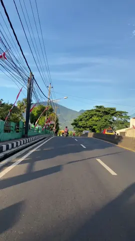 Siapa yang tiap hari lewat sini?🙋🏻‍♀️.       #ungaran #ungaransemarang #gunungungaran2050mdpl 