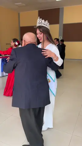 ✨ Ayer, 26 de agosto, tuve la dicha de compartir con los adultos mayores en su día. Fue una experiencia que me conmovió profundamente 💖, recordándome que en sus miradas y palabras habita toda una vida de historias, enseñanzas y amor.  Ellos son un tesoro que debemos cuidar y valorar cada día, no solo en una fecha especial. 🥺@beneficenciadetacna @Municipalidad CGAL #tacna_peru🇵🇪 #fyp #missgregorioalbarracin2025 #missgal #irita_rios 