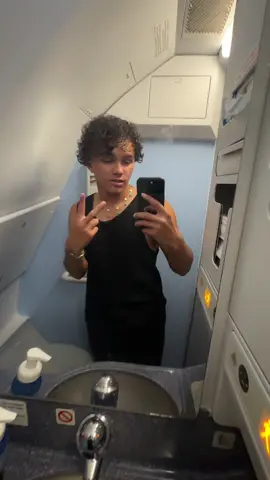 Otro video en el baño XD #ruzzell #airplane #mirror #sinnombre 