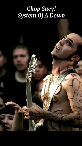 Chop Suey!, es una canción de la banda System of a Down, lanzada el 13 de agosto de 2001, como el primer sencillo de su segundo álbum de estudio Toxicity, y con él, el grupo obtuvo su primera nominación a los Grammy a la mejor interpretación de metal, y recibió la certificación del disco de oro en los Estados Unidos y en Australia. Fue elegida como 