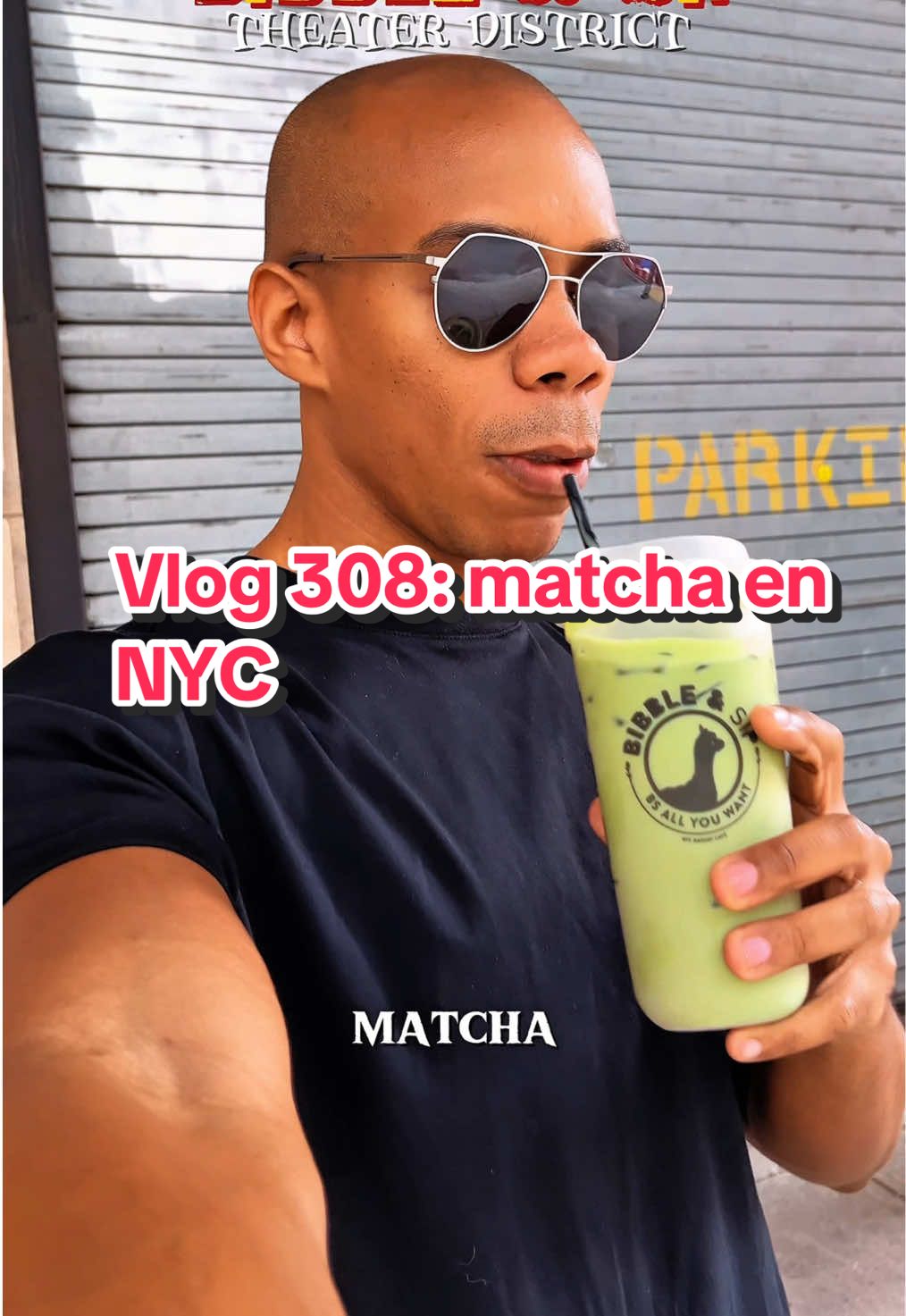 Si te gusta el Matcha 🍵 y estás planeando visitar Nueva York 🗽apunta aquí cuatro sitios perfectos para beber matcha en Manhattan o Brooklyn. En su mayoría, tienen matcha ceremonial pero también hay uno muy conveniente. Abajo la lista:    📍Matchaful, North Little Italy. @Matchaful  Matcha ceremonial de verdad, sabores bien pensados y colaboraciones únicas. Probé el Summer Forever, en colaboración con Addison Rae, la de Diet Pepsi; está hecho de matcha cold foam (que tiene matcha, leche de coco y arce), leche de coco azul (hecha con spirulina azul, leche de coco 🥥 y arce) puré de mango mango 🥭 y y puré oishii (hecho con fresas oishii, polvo de jugo de remolacha y arce también) 🍓🫜🍁. ¡Perfecto para el calor! $10.50   📍Cha Cha Matcha, Bryant Park Un OG del matcha en NYC (y LA). Su strawberry matcha latte 🍓🍵🥛 es confiable: cremoso, vibrante y consistente. $8   📍Bibble & Sip, Theater District @Bibble and Sip  Este lugar es una joya oculta: café con estética anime 🏯, postres japoneses 🍡 y combinaciones inesperadas. El matcha latte con pudín de banana 🍌 y el matcha cream puff 🍨 me volaron la cabeza. Fue mi favorito de todos. Repetiría doscientas mil veces si fuera posible.  $11 por el matcha, $5 por el Cream Puff.    📍Pret a Manger, Manhattan @Pret A Manger  Una opción rápida y accesible. No es ceremonial, pero su matcha con leche de avena me sorprendió para ser de una cadena. Ideal para un boost rápido. 👌🏾 $5.95    Guarda este video y cuéntame cuál debería probar después. También acepto recomendaciones de otras ciudades 👀 #Matcha #NYC #NuevaYork #Manhattan #Vlog 