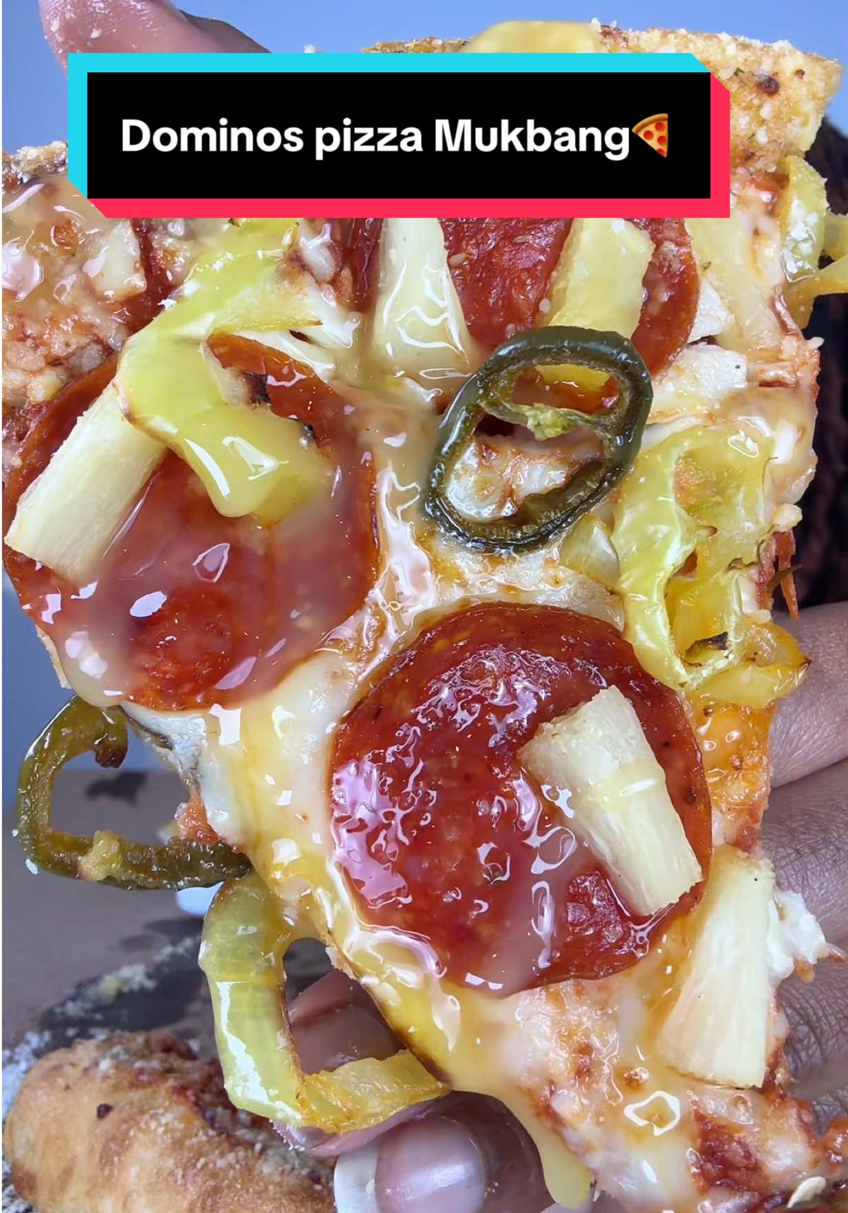 I love @Domino’s when it’s fresh #pizza #mukbang #dominos #eatingshow #Foodie #fyp 