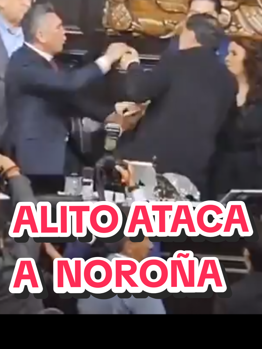#GRACIAS @Gina_Macias 🇲🇽 @Andrés Manuel López Obrador @Claudia Sheinbaum Pardo @Clara Brugada @Andrea Chávez @Marcela Michel López Oficial @Julieta Ramírez  Video grabado hace unos momentos desde dentro del senado donde la lacra de alito presidente del pri y otros corruptos y cobardes atacan al senador Noroña... Andan ardidos por que saben que están pedidos todos los corruptos del prian. 