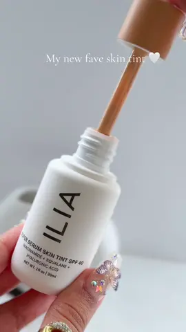 Im obsessed with the Ilia Skin Tint (Paloma ST9) 🤍 it’s so hydrating glowy and seamless ✨@ILIA Beauty 