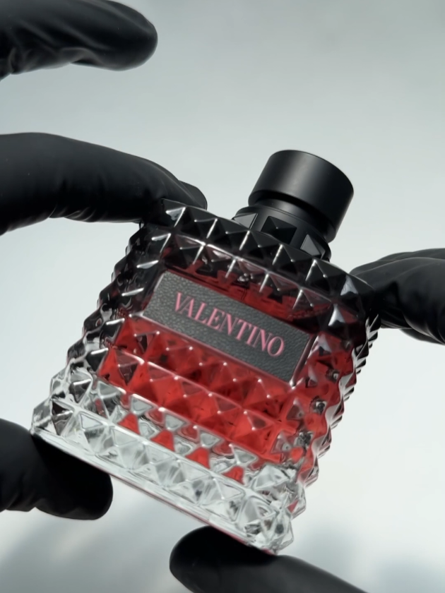 Donna Born in Roma Intense de Valentino. #donnaborninromaintense #perfumesparamujer #fraganciasfiord #decantsdeperfumes #perfumetiktok 