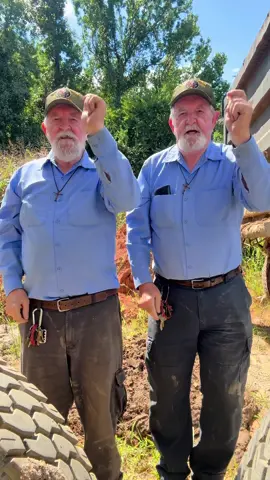 Grandma jeannie’s shaking and a bacon groove dance #hanelinetwins @keepmovinggrandma @MyraLynnZ #dance #trend #fypシ゚viral #twinsoftiktok 