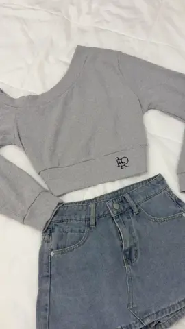 Irregular long sleeve top para slay parin kahit taglamig at maulan. #fyp #topforwomen #irregulartop #longsleeve #cropsweater 