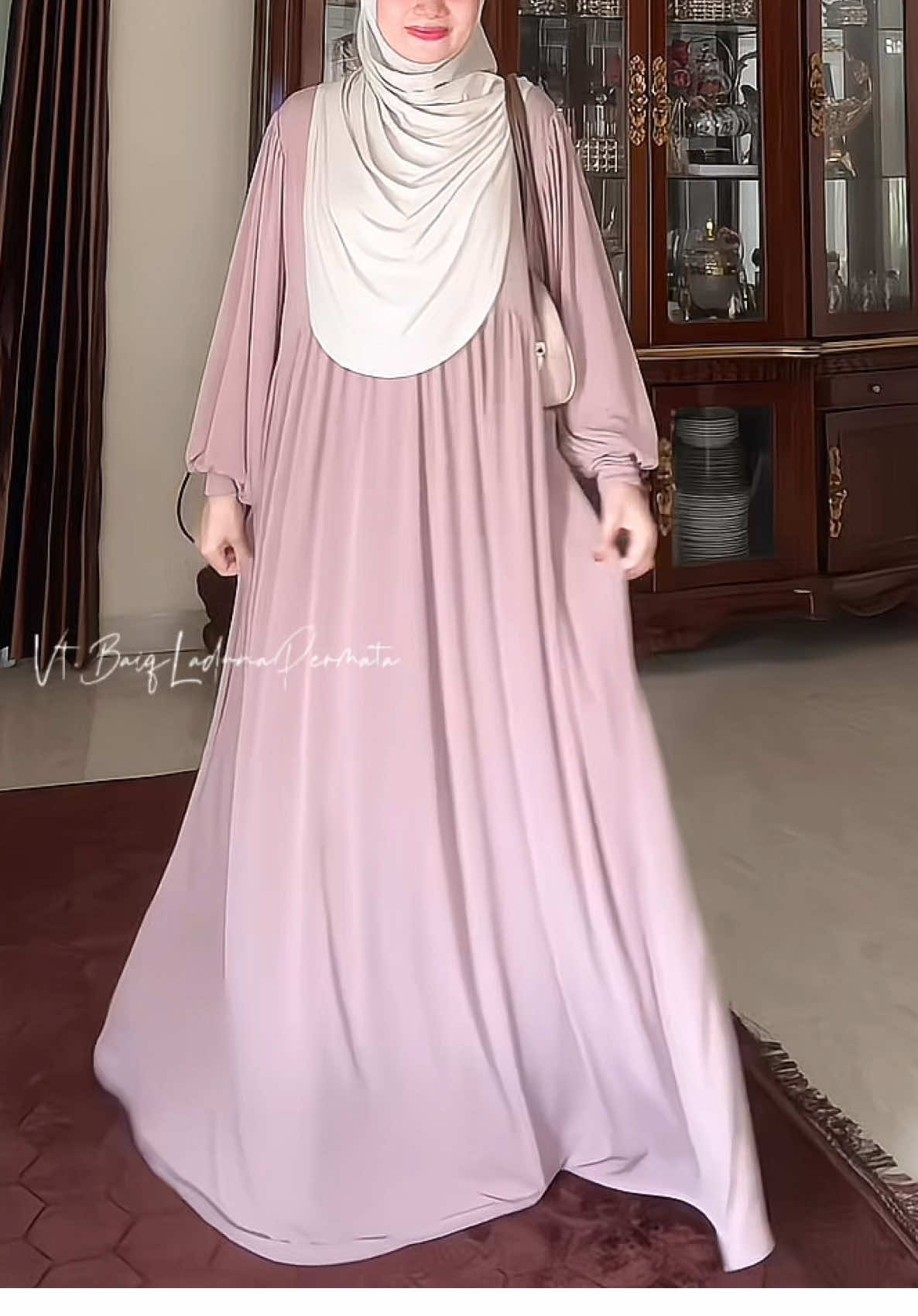 WAJIB PINYA MINIMAL 1 WARNA . APALAGI BUAT KALIAN YG MAU UMROH😍 ANGGUN BANGET ‼️ #abaya #dresscantik #gamis 