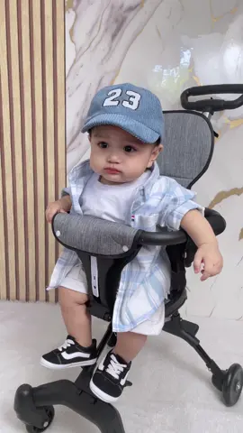 Endingnya topinya dicabut😭😂 ga betah pake topi nih bayiiiii👶🏻🤏🏻 #masyaallahtabarakkallah #bayi7bulan #bayilucu #bayigemes #outfitbayi 