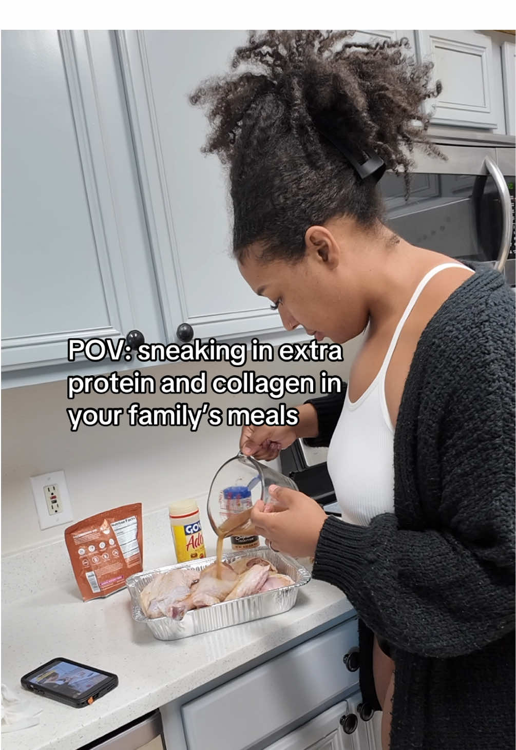 Adding bone broth collagen to my turkey wings = next-level flavor and benefits 👇 ✨ Glowing skin 🦴 Strong joints 💅 Healthy hair + nails 💪 16g of clean protein = full + fueled It’s not just food — it’s functional. 👩‍🍳💥 #CollagenBenefits #BoneBroth #ProteinWithPurpose #GlowFromTheInsideOut #vitaauthority 