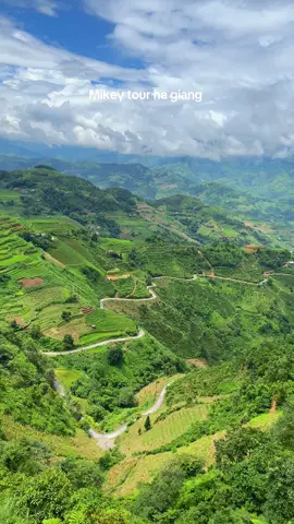 Có những nơi không chỉ đẹp mà nó là cả một kiệt tác #xuhuong2025 website: https://mikeyhagiang.com/en #HaGiangLoop #MotorbikeVietnam #ExploreVietnam #HaGiangWithMikey #HiddenGemsVietnam #ScenicVietnam #HaGiangCountryside #MikeyTourHaGiang #HaGiangWithMikey