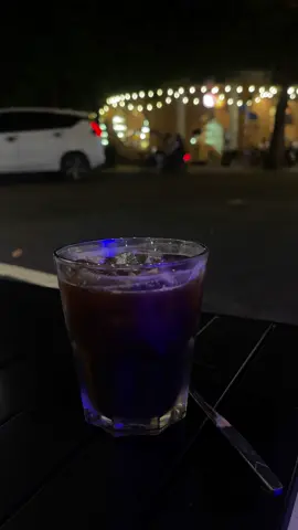 Người ta cần thời gian không phải để quên đi , mà chỉ đơn giản là đợi những vết thương xưa cũ nơi con tim lành lại , vì một lời hứa năm ấy , có người đã chờ …chờ đến khi thanh xuân lặng lẽ trôi qua trong thầm lặng . Chỉ tiếc , người hứa chẳng quay về còn người đợi lỡ cả một đời để tin ..để rồi tự hỏi “ Mất bao lâu để quên ..Một tháng , một năm hay một đời ..”✍️#cau5  #nhaccover #nhac_hay #nhactamtrang #tamtrang 