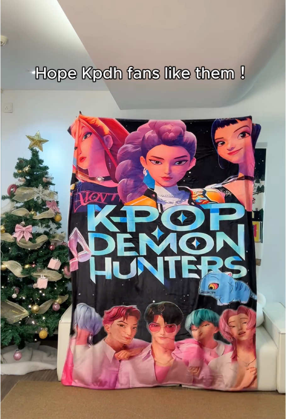 K-pop Devil Hunter fans, this blanket is for you!#kpop #kpopdemonhunters #heavymetal #datenight #fyp#fyp #foryou #kpopdemonhunters #viral #jinu#kpop #kpopdemonhunters #fyp #fypシ #TikTokShopBacktoSchool #halloween #Halloween2025 #daysforyoudays #spotlightfinds #LoveMyHome #blanket#FYP #SoftBlanket #BedroomEssentials #CouchBlanket #TravelBlanket #oversizedblanket 
