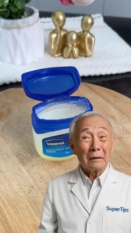 Have you ever wondered why Asians mix egg with Vaseline? #tips #LifeHack #egg #vaseline #fyp 