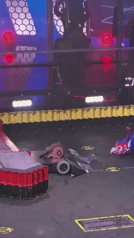 Intense battlebots battle #battlebots #highlight #satisfying #robot 
