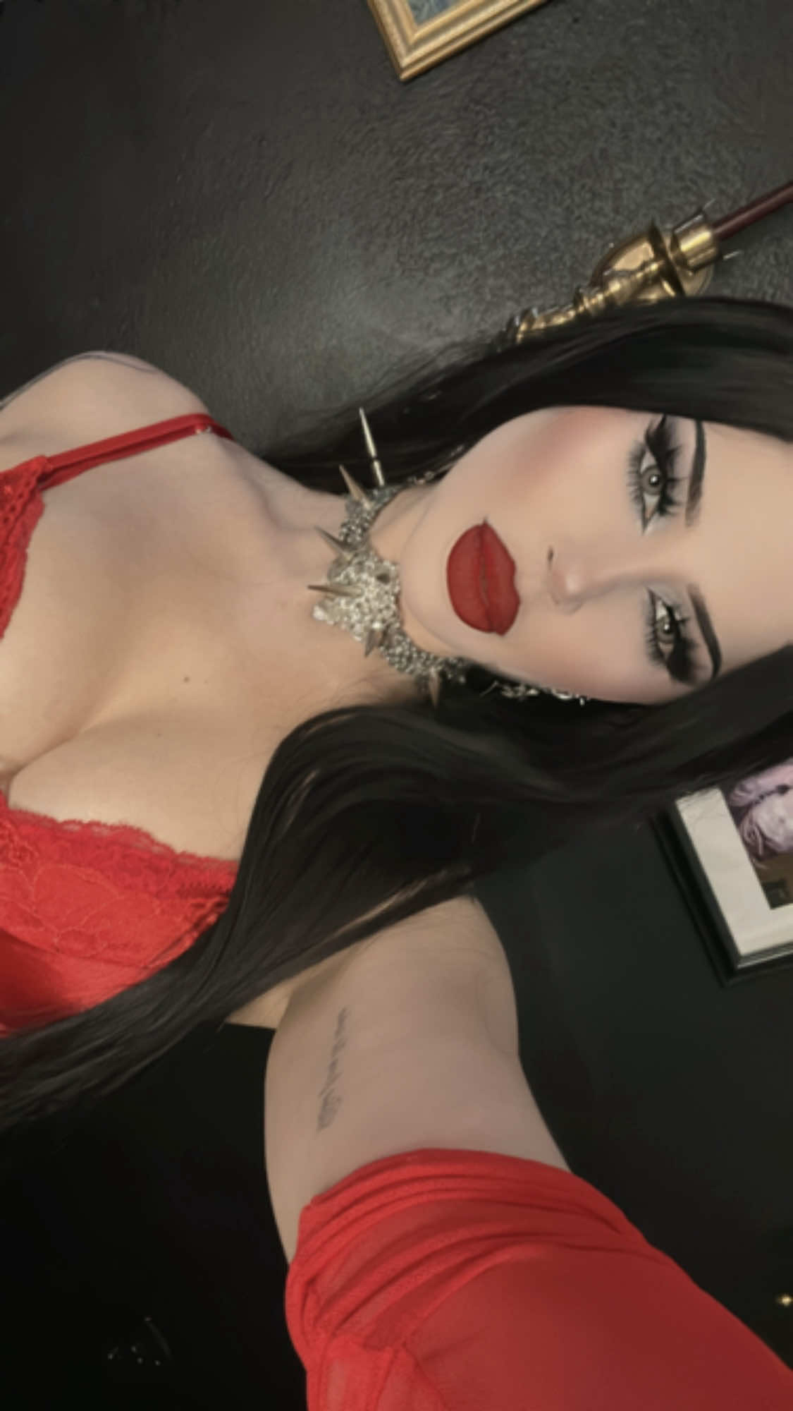 @TX2 x @DeathbyRomy dropped a new banger, great excuse to show my fangs 🦇
