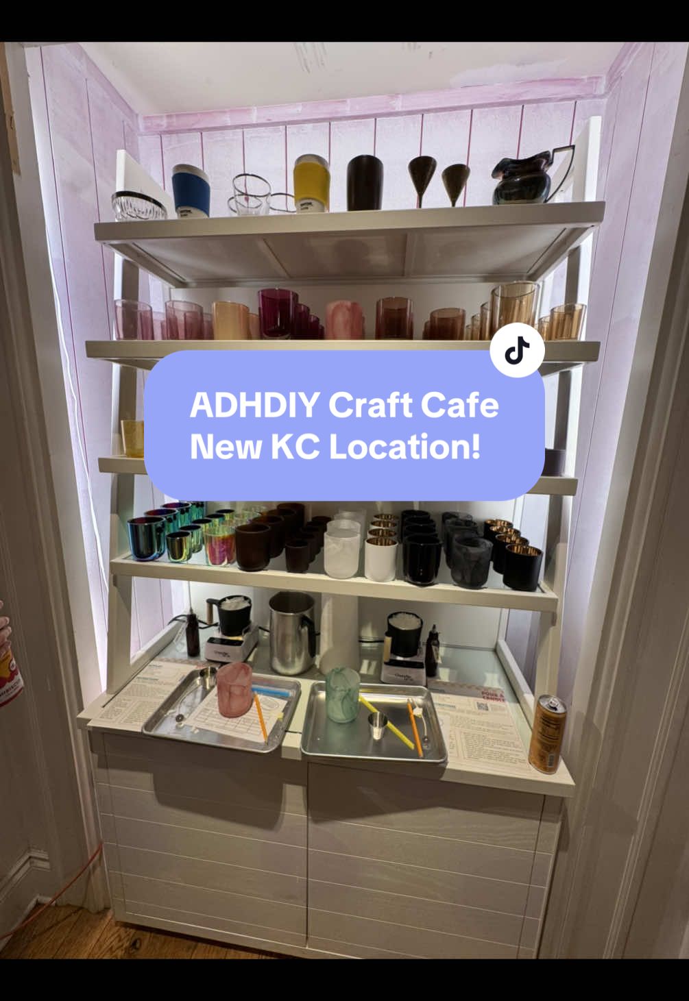 we had so much fun at the new @Adhdiycraftcafe location in Zona Rosa!! 🎨🕯️ @tswizzlesprivatejet  #zonarosakansascity #kc #kansascity #adhdiycraftcafe #crafting 