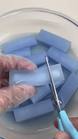That clean snip though... ✂️💦 So satisfying! #SatisfyingCut #OddlySatisfying #asmr 