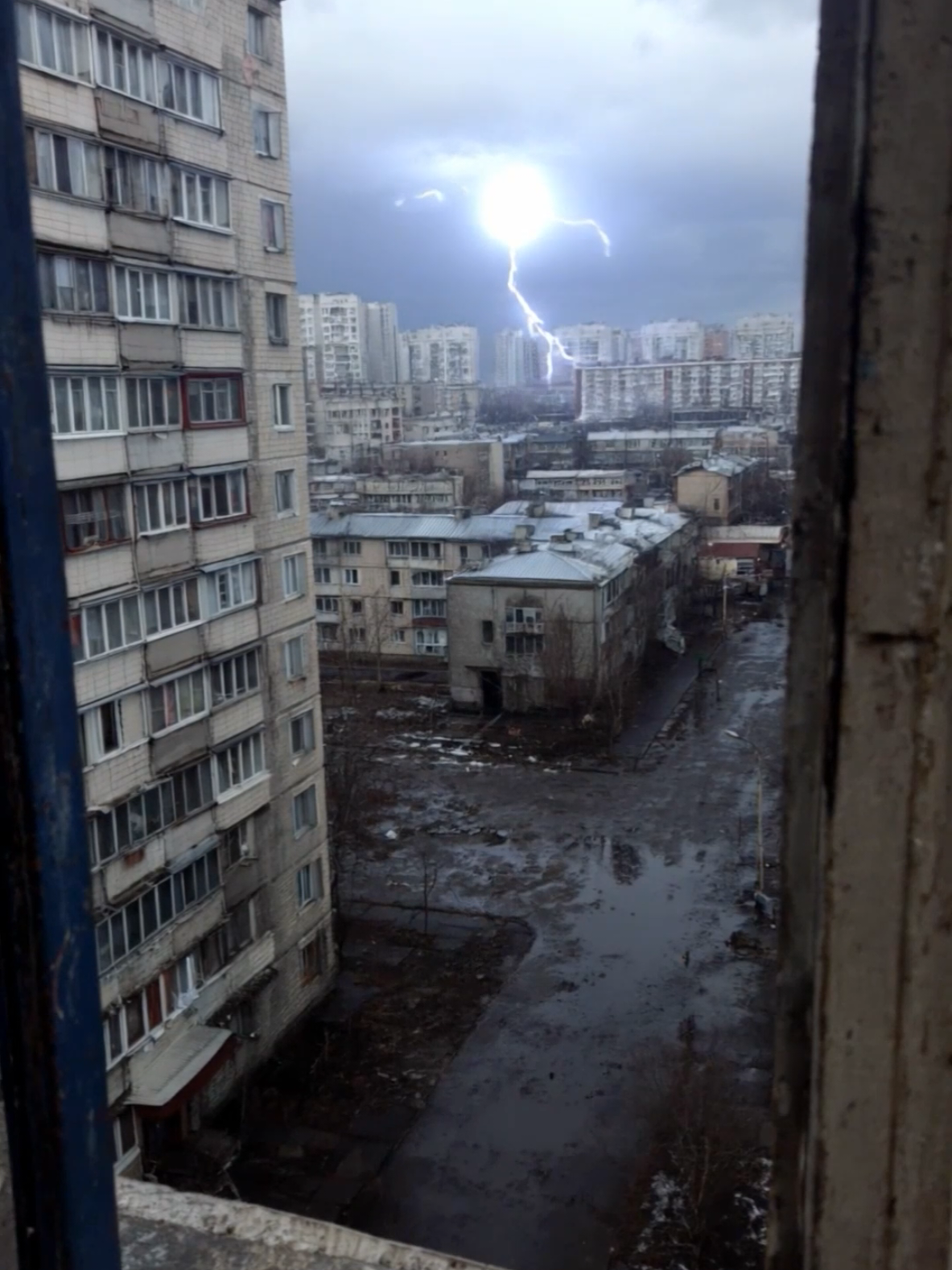 Scientists still don't fully understand ball lightning. Imagine one this size. #balllightning #phenomenon #lightning #nightmarefuel #eerie 
