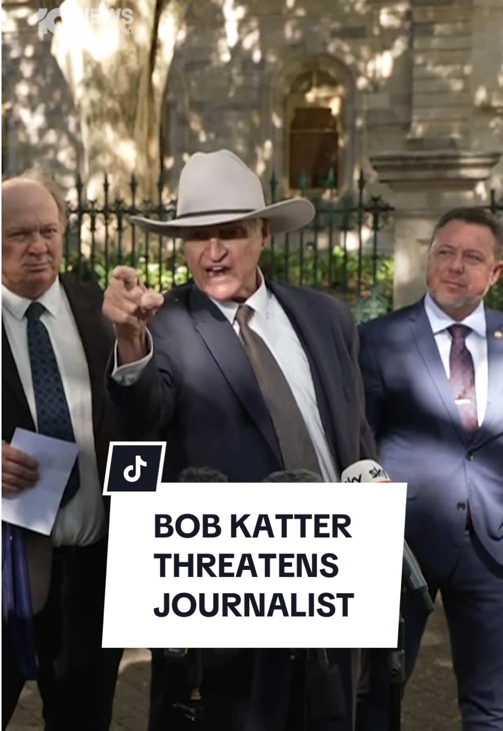 A Katter’s Australian Party press conference was derailed this morning after Bob Katter threatened a journalist when asked about his Lebanese heritage. The dramatic scenes unfolded outside Parliament House in Brisbane as the KAP MPs addressed the media calling for the condemnation of Hamas, and discussing planned Marches across Australia on Sunday. Bob Katter called the journalist “a racist” and said, “Don’t say that because that irritates me and I’ll punch blokes in the mouth for saying that.”  #10news #katter #kap #bobkatter 