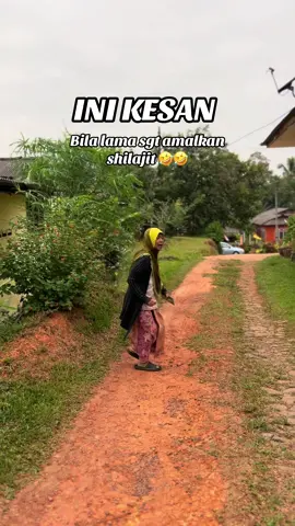 Wah wahhh.. Cik Lela sejak dh sihat pantang dgr lagu bergoyang ajer bahu dia 🤣🤣🤣 Tak rugi amalkn shilajit ni.. Alhamdulillah.. Mama makin sihat dh boleh pg jalan jauh2 🥰🥰 #fyppppppppppppppppppppppp #fypシ゚viral #foryoupageofficiall #foryoupage #fyp #shilajit #masukberandafypシ #energy 