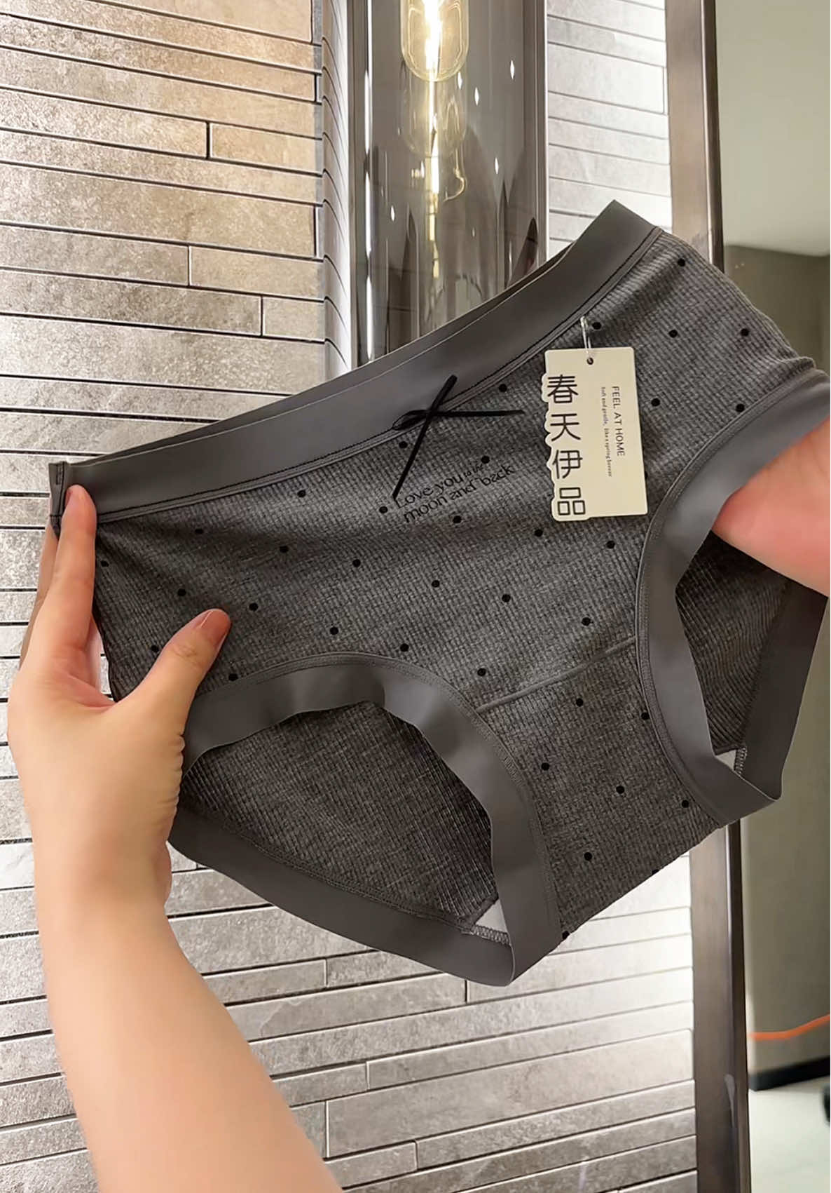 Quần lót cotton tăm lạnh chấm bi, vừa mát vừa co giãn đàn hồi tốt. Hàng cao cấp mặc thích lắm.  #noiynu #noiy #xuhuong #quanchipcotton #noiycaocap 