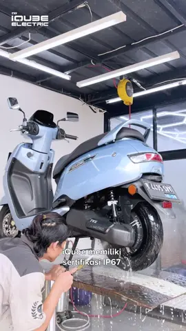 Mitos atau fakta? Motor listrik tidak bisa dicuci steam? Tonton sampai habis untuk tahu jawabannya ya 😉 #motorlistrik #tvsiqube #iqubes2025 #tvsmotorindonesia 