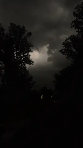 I can see it in your eyes #fyp #music #dogs #storms #jet2holidays 