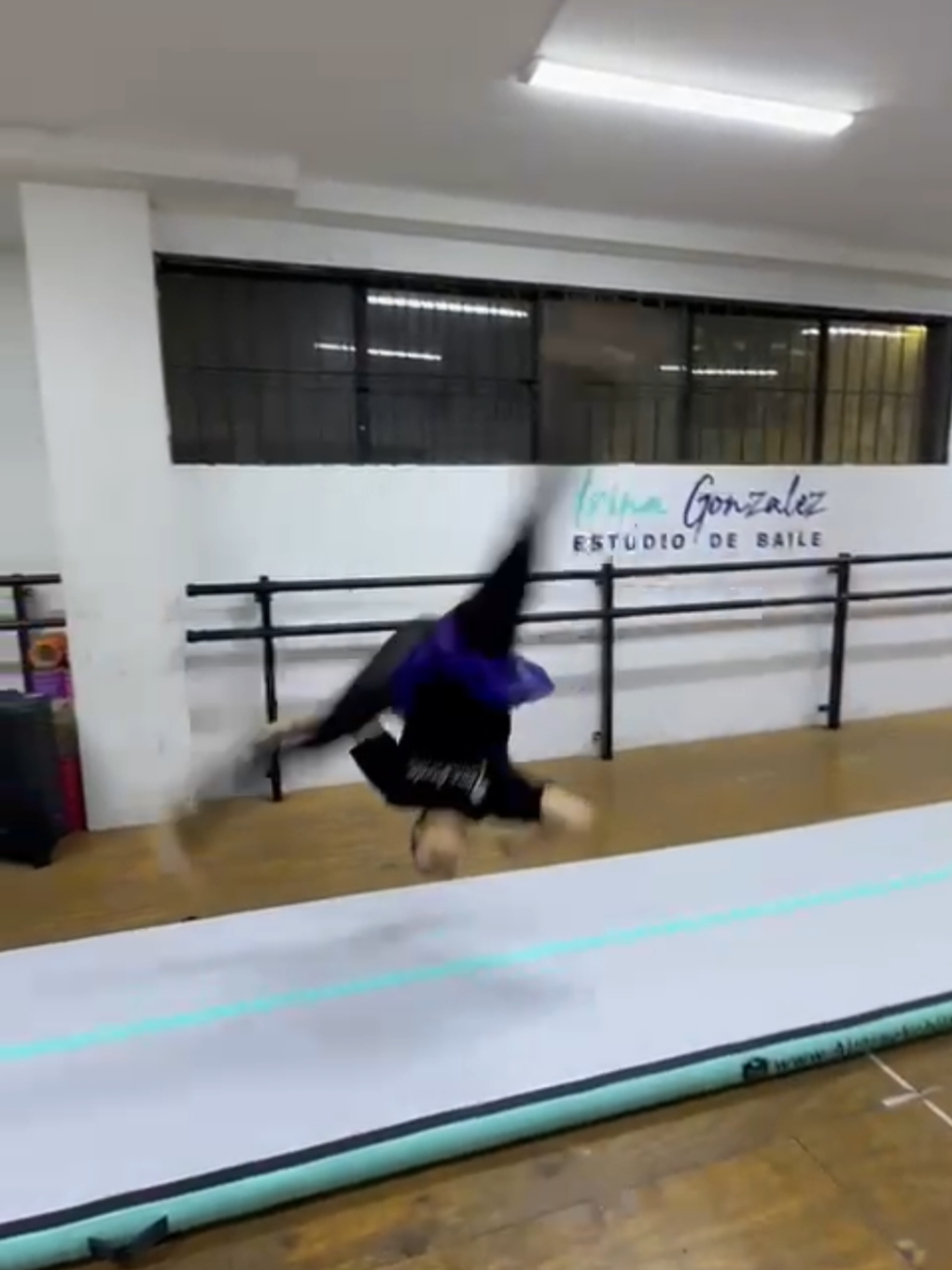 😝 #acrobatics #aereal #dance #acrodance #chile 