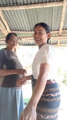 Mamaku tidak cantik seperti mamamu  tapi mamaku segalanya 🫠🫠 tanpa mama segalanya hancur 😊☺️ Sehat2 kembaran aku 😘 #NonaSumba  #sumbabaratdaya_ntt💃💃  #belismahalsayang😁 