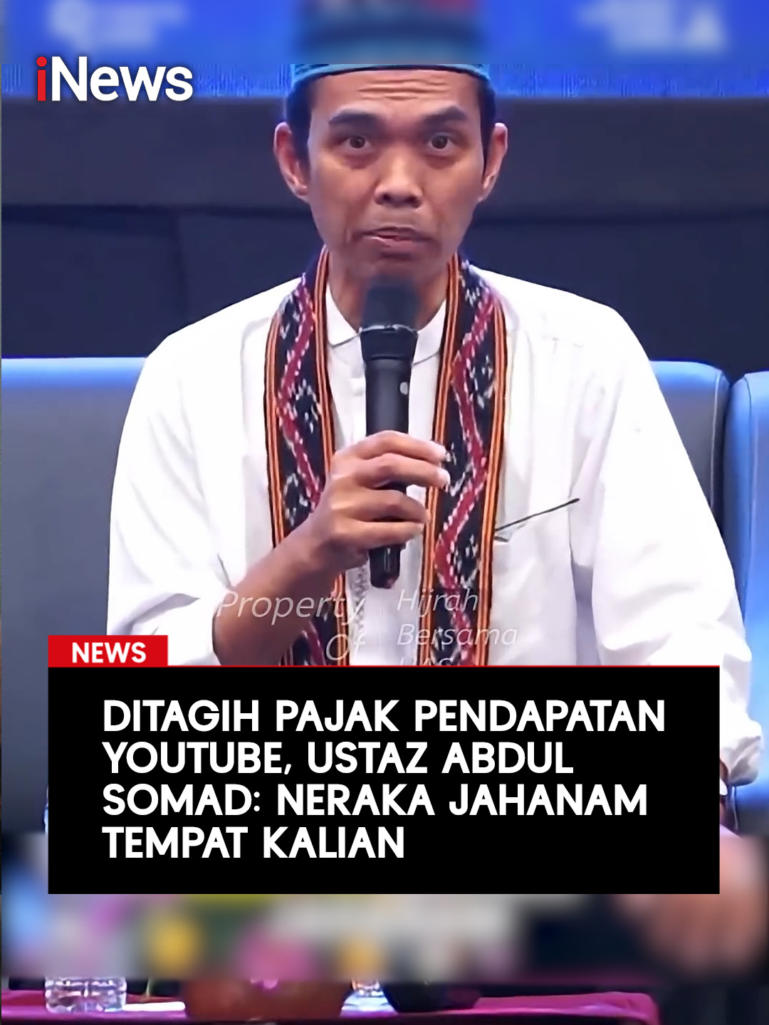 Ustaz Abdul Somad alias UAS menceritakan pengalamannya tiba-tiba ditagih oleh petugas pajak. Hal itu diungkapkan oleh UAS saat berceramah dalam sebuah acara. Ia mengaku pernah mendapatkan panggilan tiba-tiba dari petugas pajak. UAS mengaku bahwa dirinya merupakan orang yang taat pajak dan selalu membayarkan setiap tahunnya. Entah dihitung dari mana yang bikin sang ustaz bingung, karena dia diminta bayar pajar dari kanal YouTube-nya yang disebut berpenghasilan Rp150 juta per bulan. UAS dengan tegas tidak pernah menerima maupun memakan uang penghasilannya dari YouTube tersebut. Pada momen itu, UAS berbalik menceramahi petugas pajak agar mereka banyak melakukan sedekah, sebagai petugas pajak yang mengurus dan menerima uang merupakan pekerjaan yang rentan melakukan dosa dan terancam masuk neraka jahanam. Baca selengkapnya hanya di  https://www.inews.id/news #iNews #UstazAbdulSomad #Pajak #BayarPajak