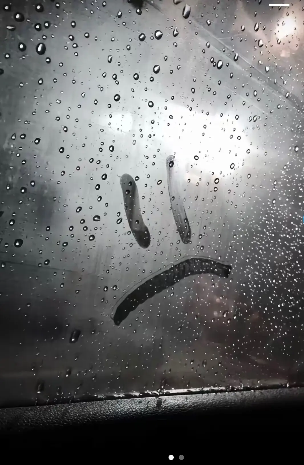 ‘’ tình yêu giống như bầu trời. Bầu trời có ngày nắng và ngày mưa.tình yêu cũng giống như vậy nếu chúng ta nhường nhịn nhau chúng ta sẽ vượt qua những ngày mưa và chấp nhận ở bên nhau và những ngày nắng.’’