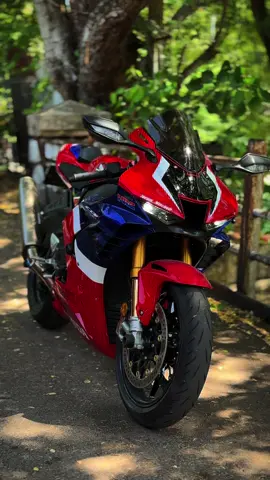 THIS GIRL FINISHED ALL 1000cc CATEGORYS BIKES <CBR1000RRRsp>🫦🌬️🏁. #viral #viralvideo #honda #cbr #cbr1000rrr @Jeram Mitchell 