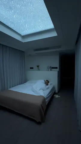 I was sleeping and was woken up by a sudden storm. I turned off the space capsule equipment and immersed in the doomsday house at night.#tinyhome #airbnb #mobilehome #capsulehouse #tinyhouse #house 