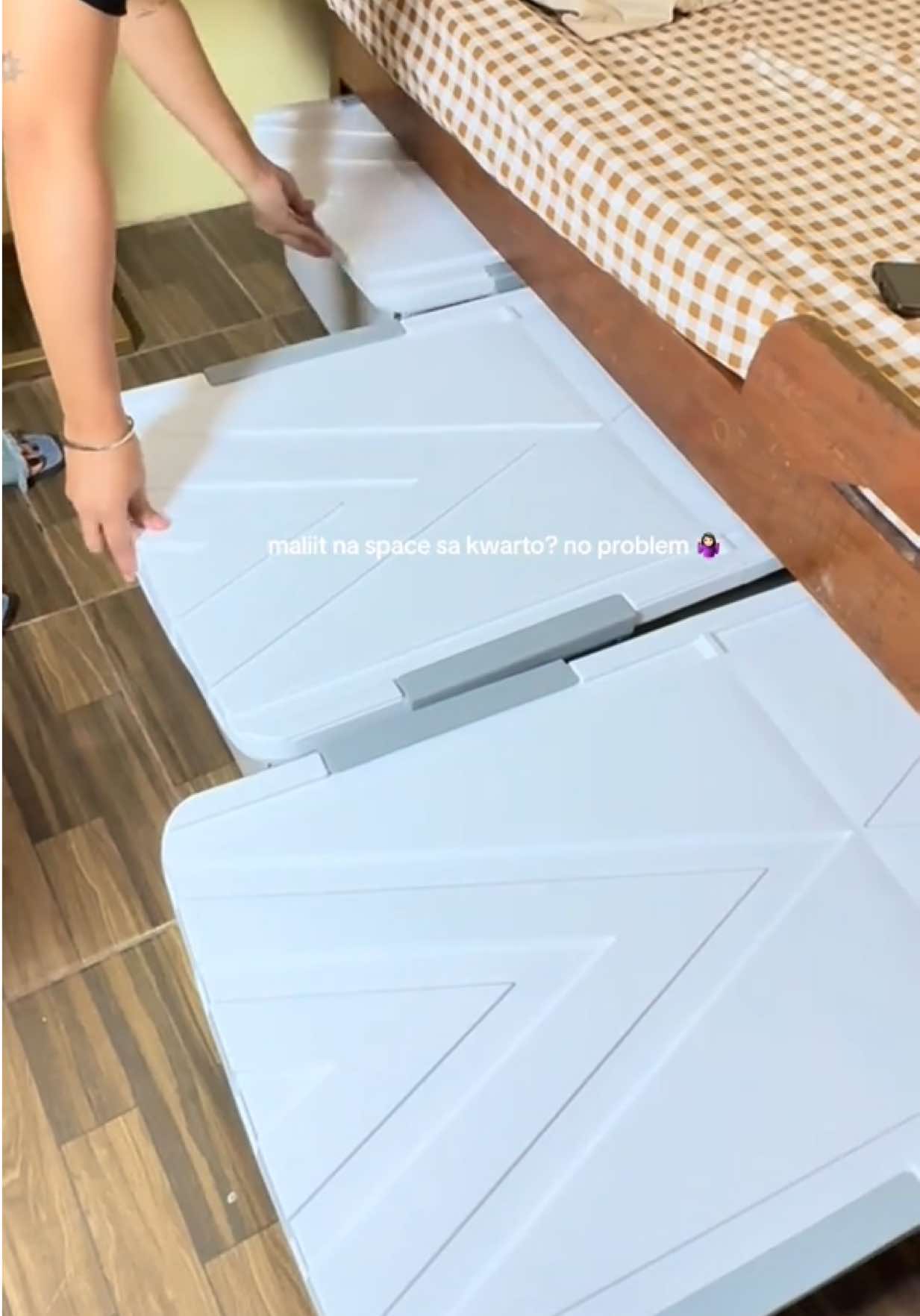 under the bed storage na may wheels! ito lang need mo to save space 👌🏼📥  @Orderly Homey #underthebedstorage #storagebox #homeessentials #fyp 