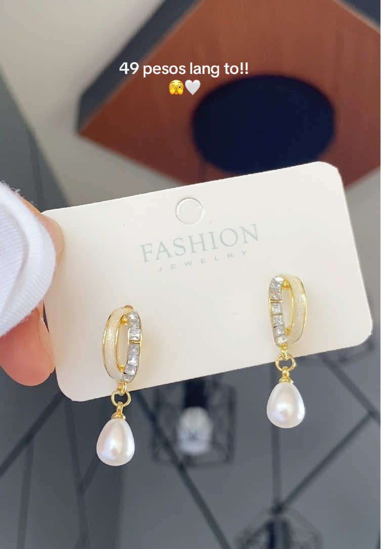 love the details! super elegant🤍 #fyp #earrings #pearlearrings #elegantearrings #accessories 