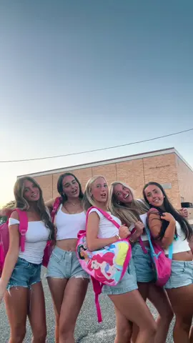 awe senior year with my favs 💞💞 #seniors #senioryear #classof2026 #fyp #foryou 