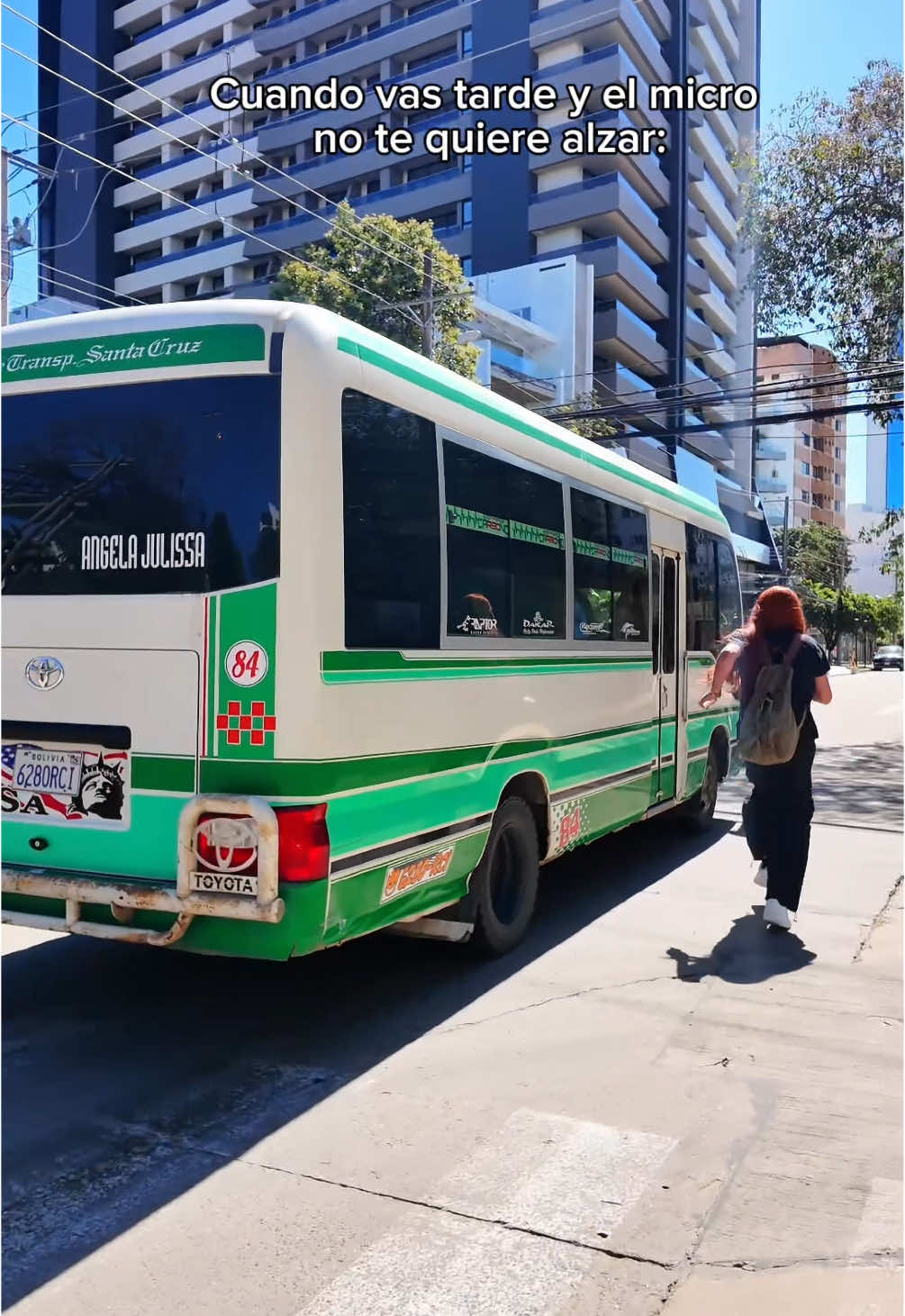 Encima que te dormí salís tarde y el micro no le da la gana de alzarte🤣🤣🤣🤣😭😭😭 #comedia #santacruzbolivia #fyp #bolivia 