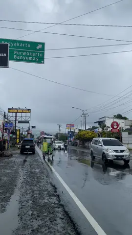 Udan udan enak e ngpa cah? #banyumas #banyumas24jam #banyumasvibes 