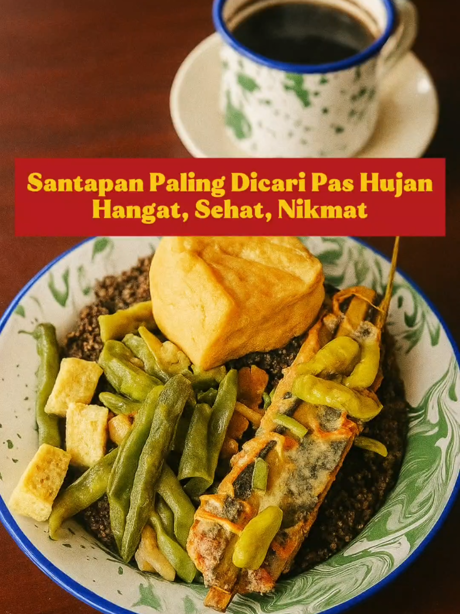 Aku ora kangen mie, aku ora kangen bakso, tapi aku kangen masakane Mbah lan Ibuku, pas udan, mangan sego thiwul anget, karo lodeh, ngombene kopi. Njenengan ngono pisan ora, Kangmas lan Mbakyu? 🥹 #kulinertulungagung #nasithiwul #thiwul #warungthiwulasih #tulungagung24jam 