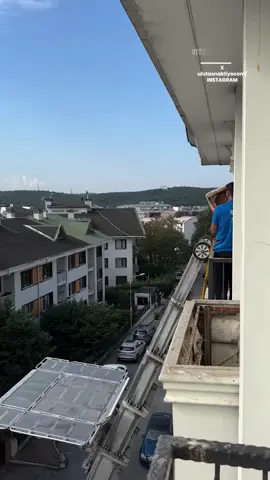 Effortlessly move goods from high-rise apartments with innovative solutions. 🎥 ulutasnakliyecom / IG