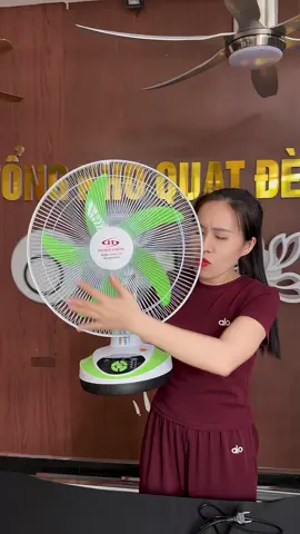 Một chiếc quạt tích điện pin trâu- pin lâu- quạt mát- siêu bền các bác ơi. #oanhoioanh  #quạt  #quattichdien  #quattichdiendeban  #mưa 