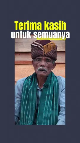 Sorbatua Siallagan adalah seorang tokoh masyarakat adat keturunan Ompu Umbak Siallagan yang memimpin komunitas adat di Dolok Parmonangan. Ia ditangkap karena tuduhan membakar dan menduduki hutan negara yang dikelola oleh PT Toba Pulp Lestari, namun kemudian dibebaskan setelah Mahkamah Agung menolak kasasi jaksa penuntut umum, menguatkan putusan Pengadilan Tinggi Medan yang membebaskannya dari segala dakwaan.  Latar Belakang dan Tuduhan  Pemimpin Masyarakat Adat: Sorbatua Siallagan merupakan pemimpin dari Kelompok Masyarakat Adat Ompu Umbak Siallagan, yang mengklaim tanah adat mereka telah dikelola secara turun-temurun sejak lama. Konflik Agraria: Ia dituduh membakar kawasan hutan negara dan mendudukinya, yang merupakan bagian dari konflik agraria antara masyarakat adat dengan PT Toba Pulp Lestari terkait pengelolaan tanah ulayat. Proses Hukum dan Putusan Penangkapan dan Hukuman Awal: Sorbatua ditangkap pada Maret 2024 dan kemudian divonis dua tahun penjara dan denda Rp1 miliar oleh Pengadilan Negeri Simalungun.  Dukungan dan Perjuangan Keadilan: Kasusnya mendapat dukungan luas dari berbagai organisasi masyarakat sipil dan masyarakat adat yang menganggapnya sebagai kriminalisasi karena membela hak atas tanah adat.  Bebas di Tingkat MA: Berkat perjuangan dan bandingnya, Mahkamah Agung akhirnya menolak kasasi jaksa, sehingga Sorbatua Siallagan dibebaskan dari segala tuduhan, mengukuhkan putusan Pengadilan Tinggi Medan yang membebaskannya.  Implikasi dan Makna Kasus Perjuangan Hak Adat: Kasus ini menjadi sorotan karena mencerminkan perjuangan masyarakat adat dalam mempertahankan hak-hak mereka atas tanah leluhur di tengah tekanan korporasi.  Kritik terhadap Kebijakan: Kasus ini juga menyoroti lambatnya pemerintah dalam mengakui dan melindungi hak-hak masyarakat adat, serta pentingnya perspektif keadilan sosial dalam penyelesaian konflik agraria. #masukberandafyp  #bataktiktok #salamtoleransi #batakunique #fyppppppppppppppppppppppp 